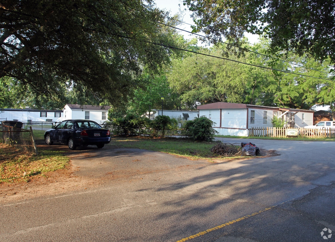 Kindlewood Mobile Home Park Apartments in Charleston, SC