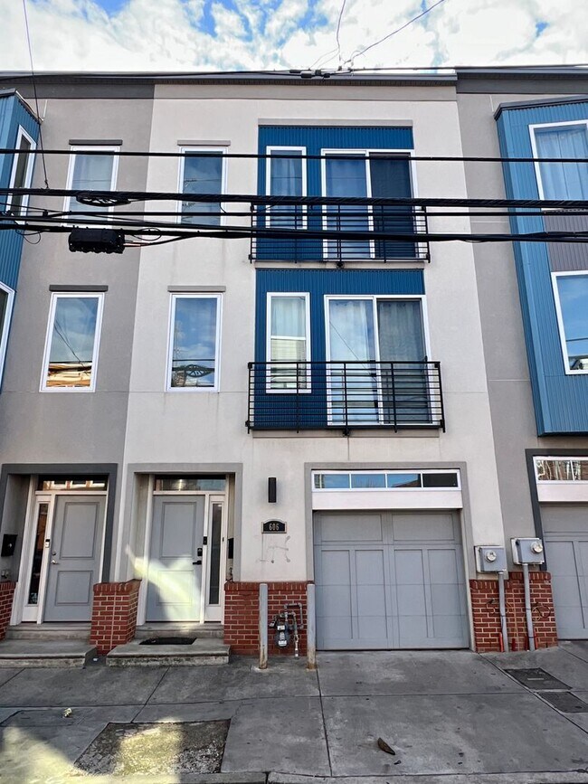 Building Photo - 606 W Jefferson St