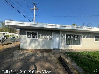 Building Photo - 3482 NE Riverside Ave