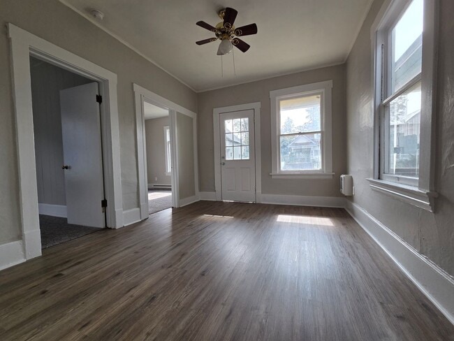Foto del edificio - 1618 W Spofford Ave