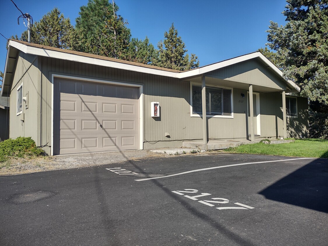 2111 NW Hill St Unit 2111, Bend, OR 97703 Apartments in Bend, OR
