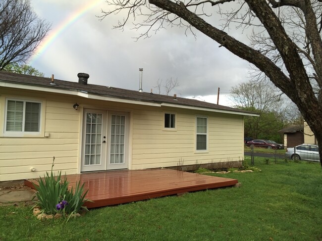 Foto del edificio - 1405 Green Forest Dr