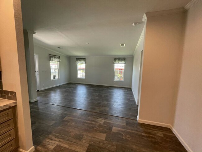 Foto del edificio - 4300 E Bay Dr