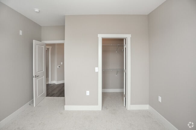 2BR, 2BA - 1130 SF - Charlestown on the Monon Apartments
