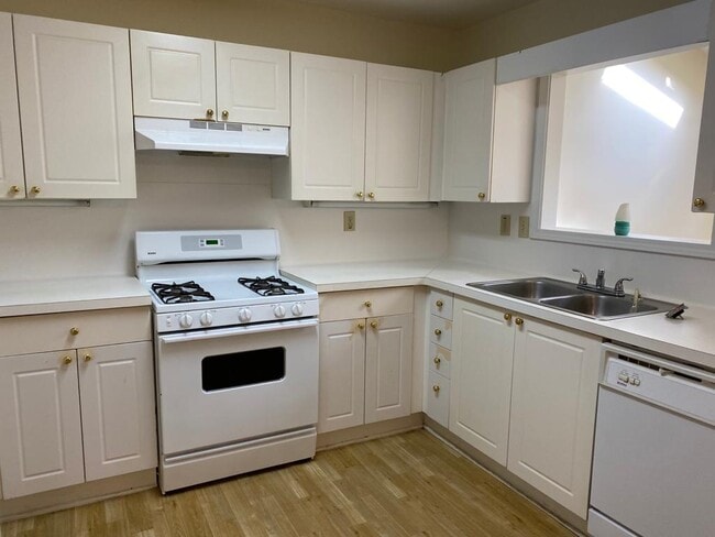 Building Photo - 2139 Fieldstone View Ct SE