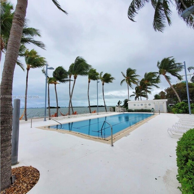 Foto del edificio - 700 NE 63rd St