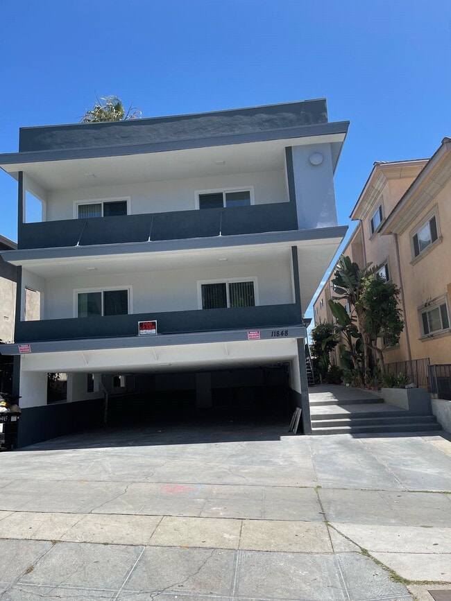 Brentwood studio - 11848 Mayfield Ave