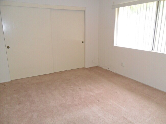 Foto del edificio - FANTASTIC SINGLE FAMILY RESIDENCE 4 Bedrooms, 2.5 Bathrooms HOME IN CANYON CREST!!! **((RESERVED))**