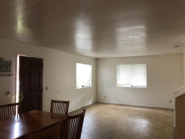 Building Photo - 6845 Pasado