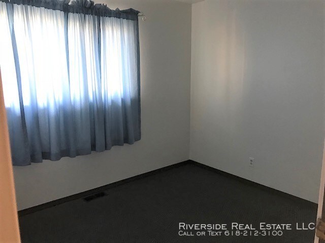 Building Photo - 854 St Bartholomew Dr