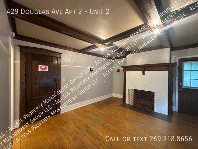 Foto del edificio - 429 Douglas Ave