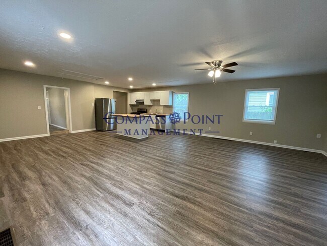 Building Photo - Newly Renovated Just For You!
