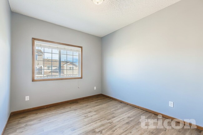 Building Photo - 7712 Lachman Ave NE
