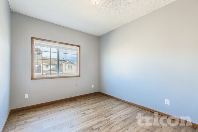 Foto del edificio - 7712 Lachman Ave NE