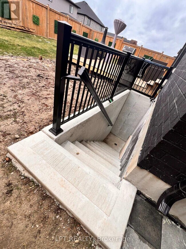 Photo du bâtiment - 3401 Regiment Rd