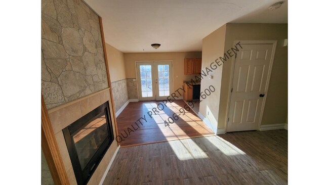 Building Photo - 1915 Burnstead Dr