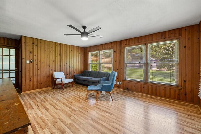 Foto del edificio - 1206 Larkwood Dr