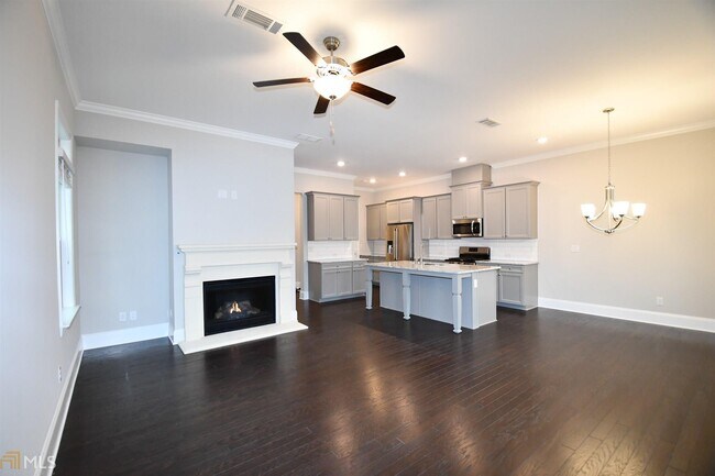 Foto del edificio - 613 N Main St