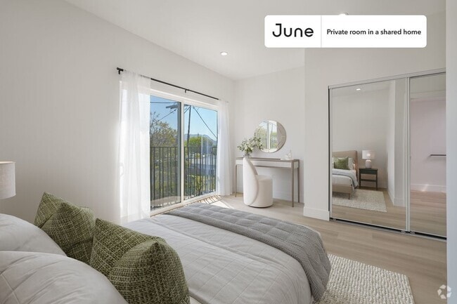 Building Photo - Private bedroom in 5 bed/4 bath Home