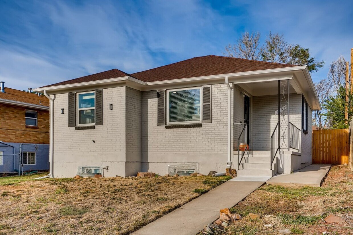 Primary Photo - **Fully Remolded 4 bedroom 2 bath home for...