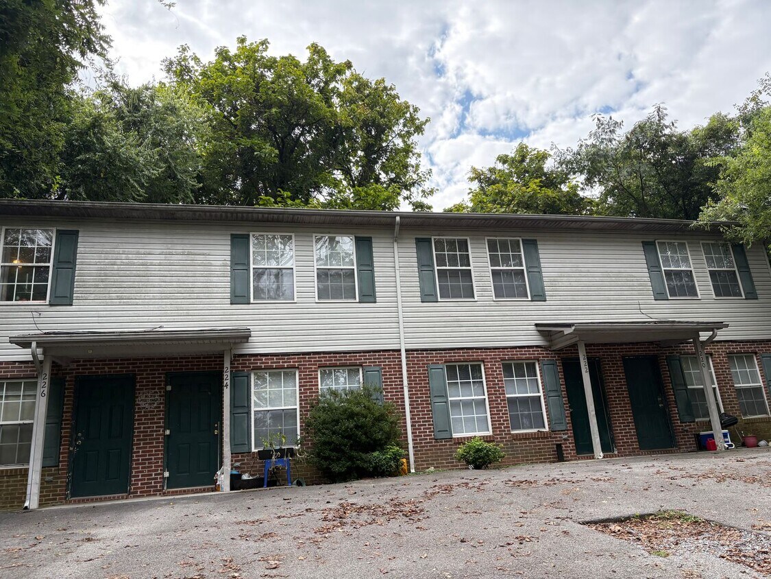 Primary Photo - Knoxville 37920 - 2 bedroom, 1.5 bath town...
