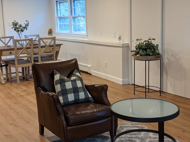 Spacious living room - 27 Volunteer Way
