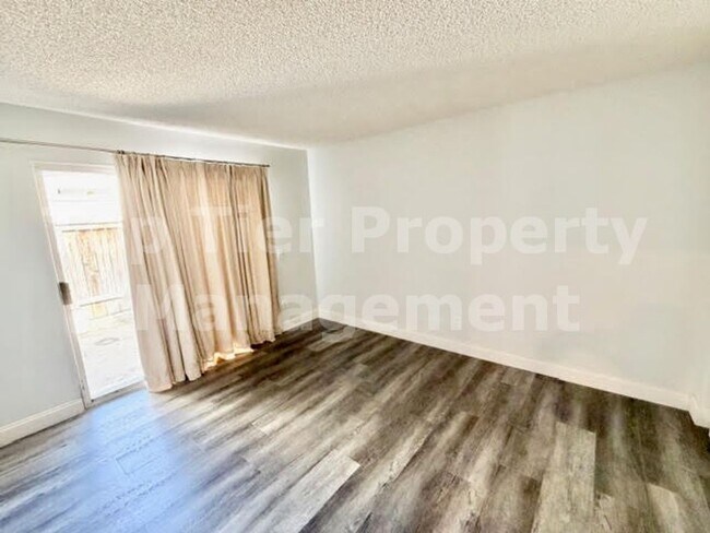 Foto del edificio - Beautiful 2 Bd/2 Ba 932 sf Condo in Oceanside available April 28th for Lease!