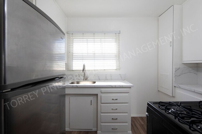 Foto del edificio - Bright 2 BR in Great Pacific Beach Locatio...
