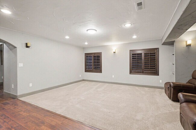 Building Photo - 5634 W Ida Dr