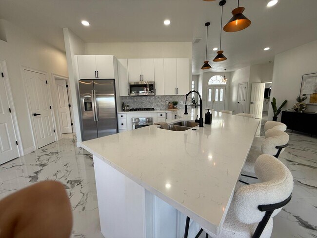 Building Photo - 1608 Ledgestone Dr