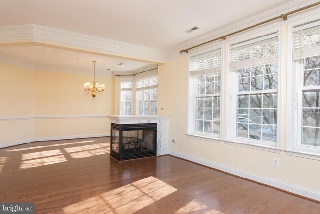 Building Photo - 828 Slaters Ln