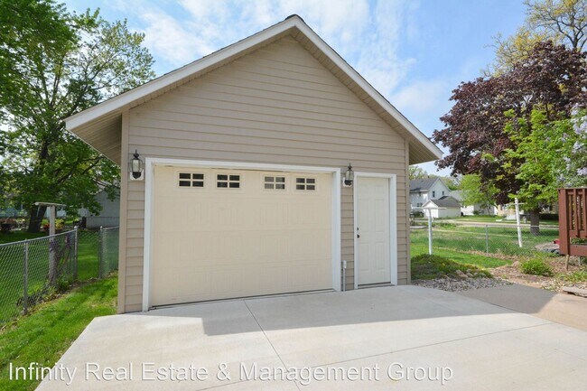 Foto del edificio - 2 br, 1.5 bath House - 909 8th Ave NW