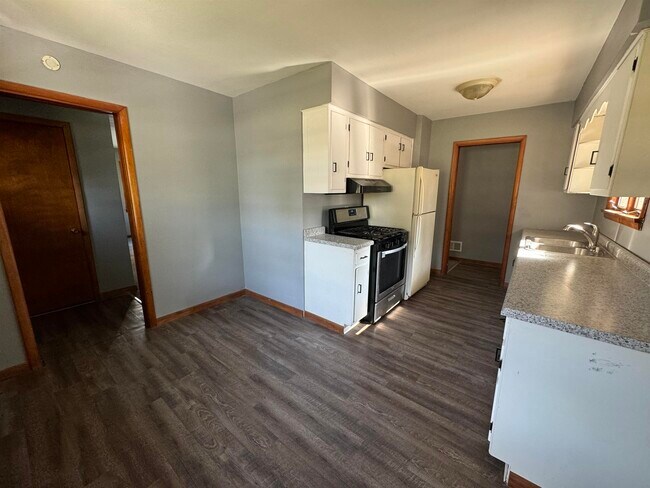 Building Photo - 2220 Midway Dr