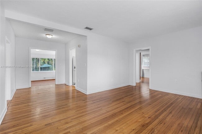 Foto del edificio - 6257 SW 14th St