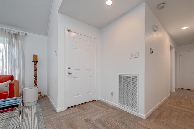 Building Photo - 2376 Gemini St