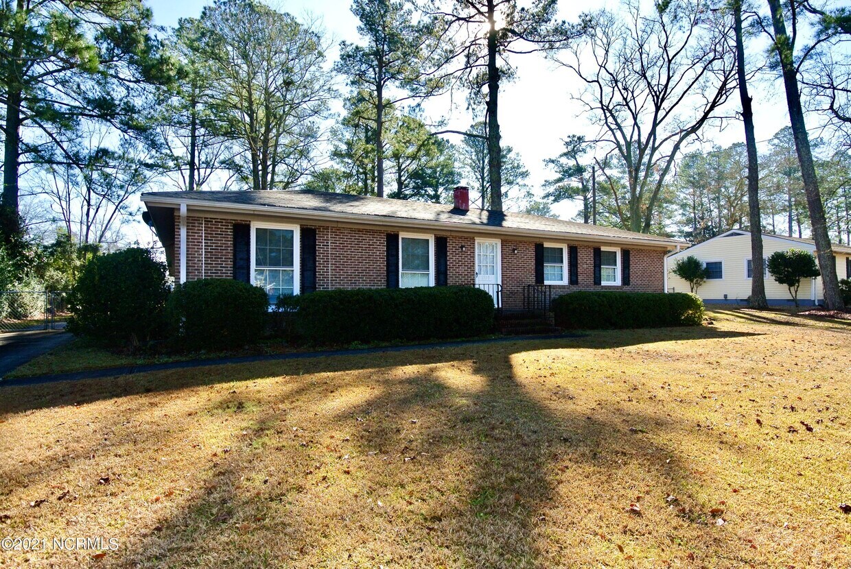 Primary Photo - 1110 Sunset Rd