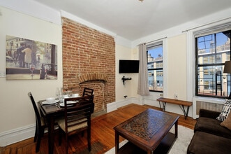 Building Photo - 74 W 82 St