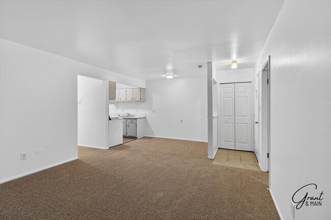 Building Photo - 22330 W Warren Ave