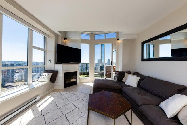 Building Photo - 909 Mainland St