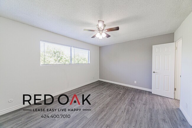 Building Photo - 10741 Moorpark St