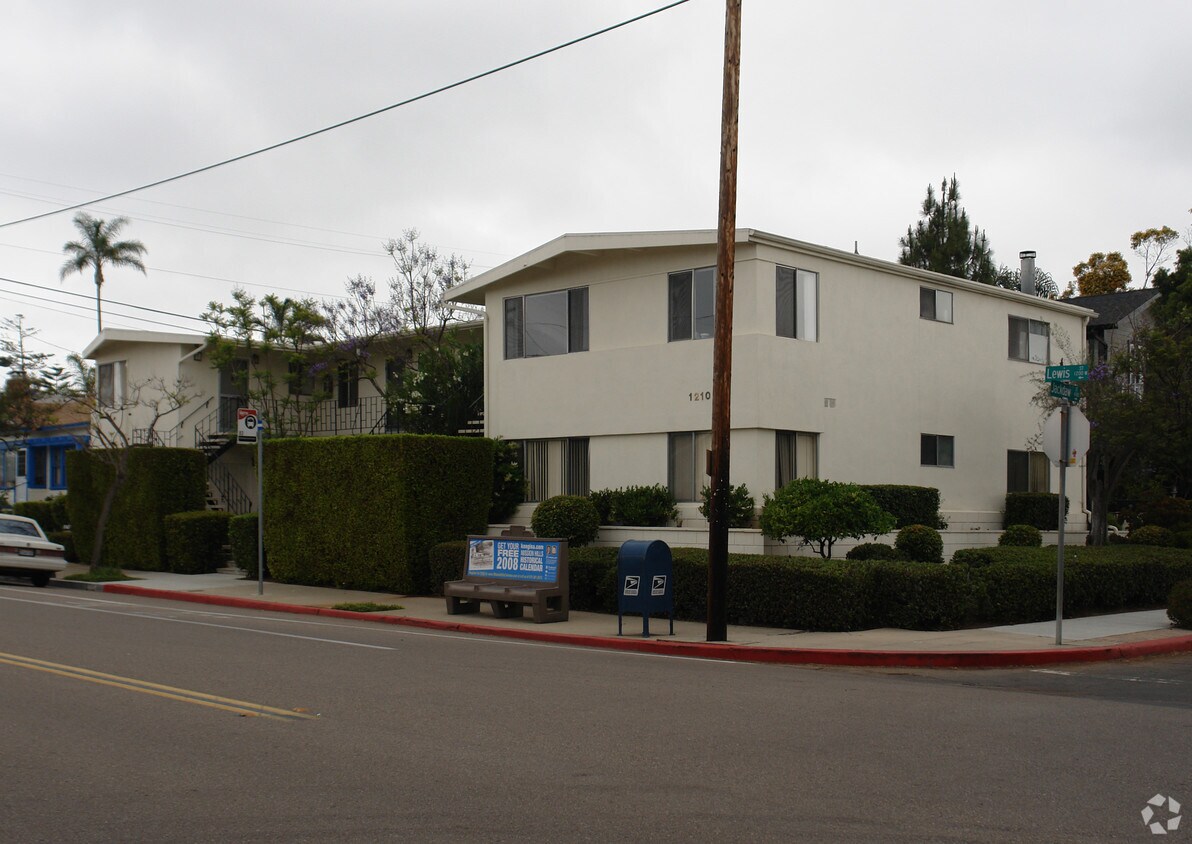 Foto principal - 1210 W Lewis St
