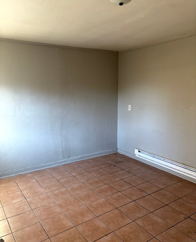 Building Photo - 1971 E Cantrell St