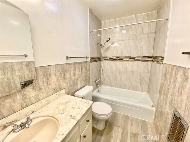 Building Photo - 4215 W 130th St