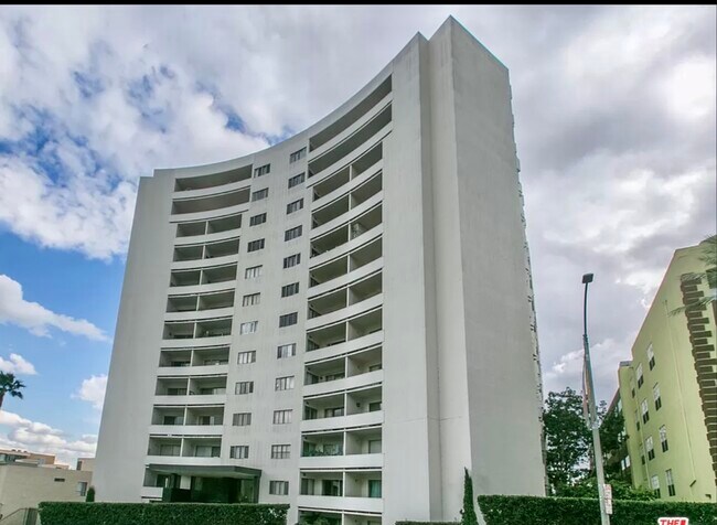 Edificio - 7250 Franklin Ave