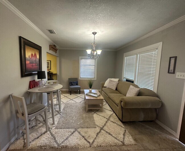 Foto del edificio - 2312 Hillwood Dr E