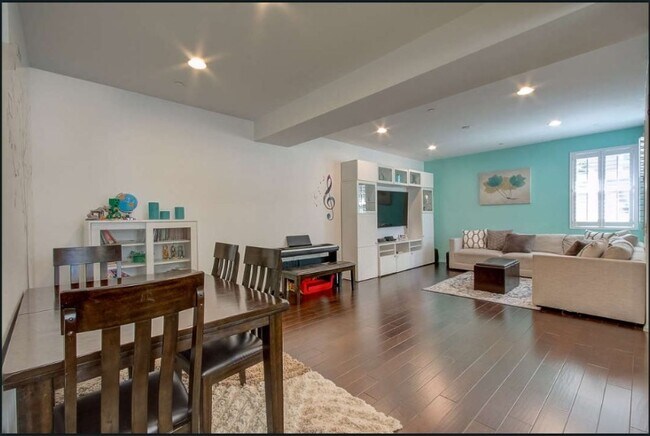 Building Photo - 413 S Glendora Ave