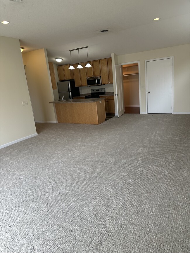 Building Photo - 2404 3rd Ave SE