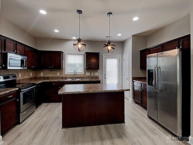 Building Photo - 87 Summerseat Way