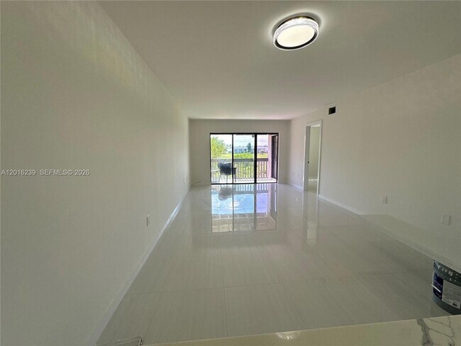 Foto del edificio - 8879 Fontainebleau Blvd