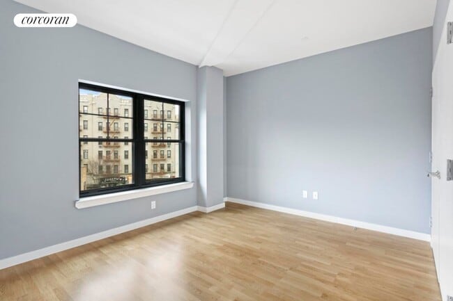 Building Photo - 460 Grand St